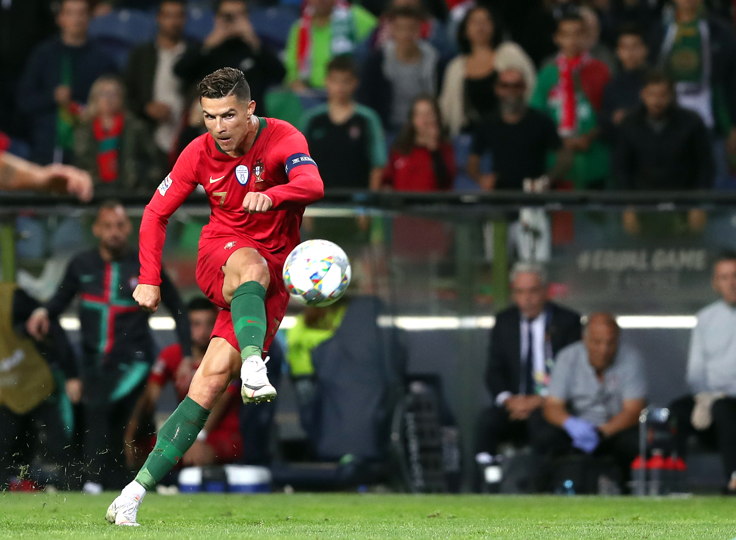 包含里昂队逆转马赛队，获得法国联赛冠军的词条