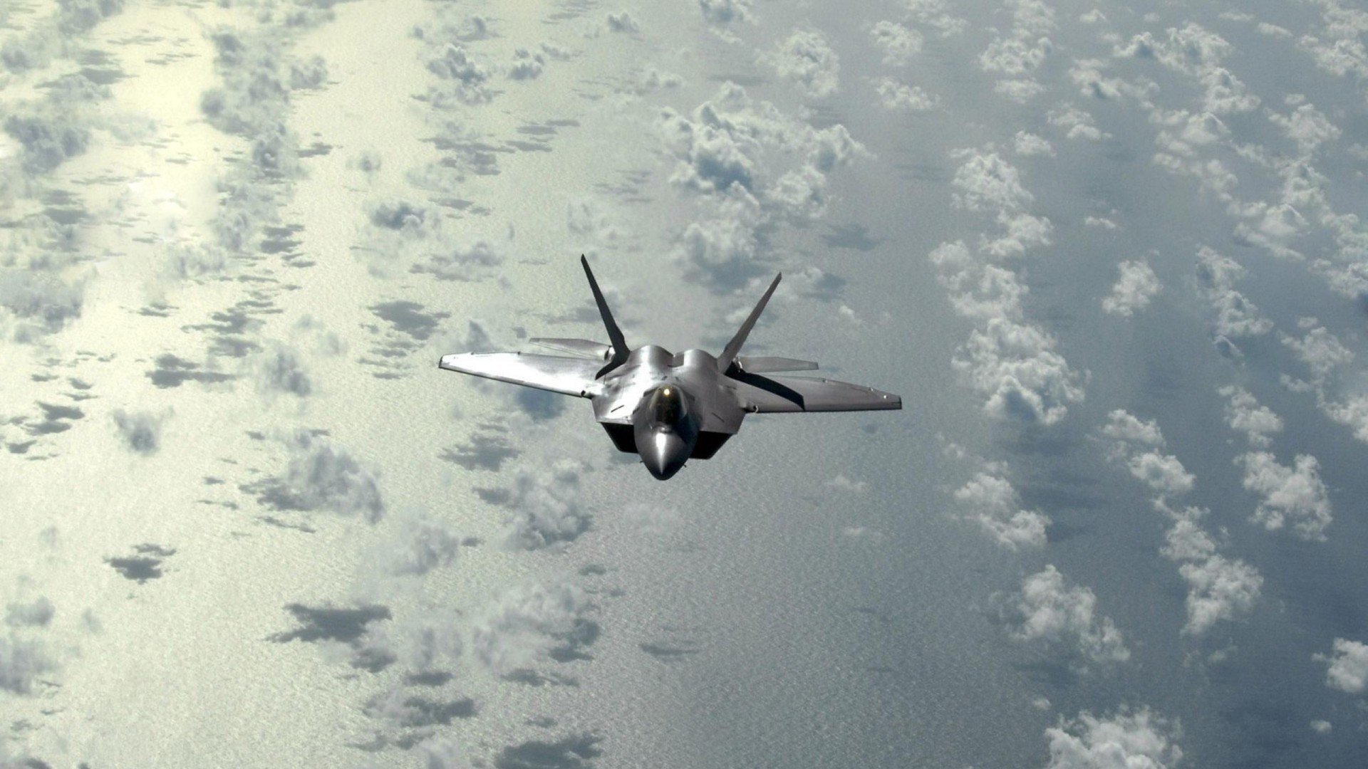 开云足球直播-赛道与球场，杰伦·格林在F1揭幕战之夜的传奇进球