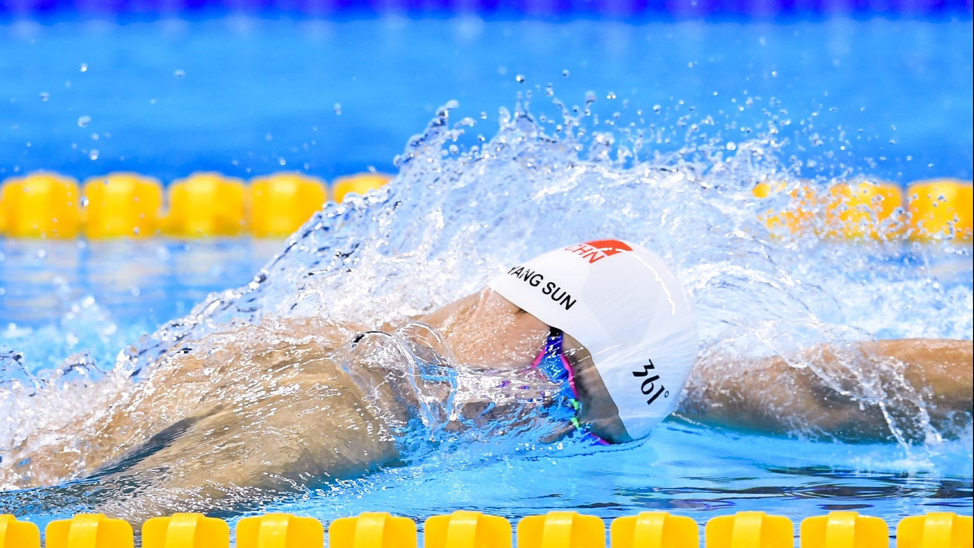 钢铁防线与东欧铁骑,布鲁诺锁死智利核心,波兰争冠战上演经典防守制胜