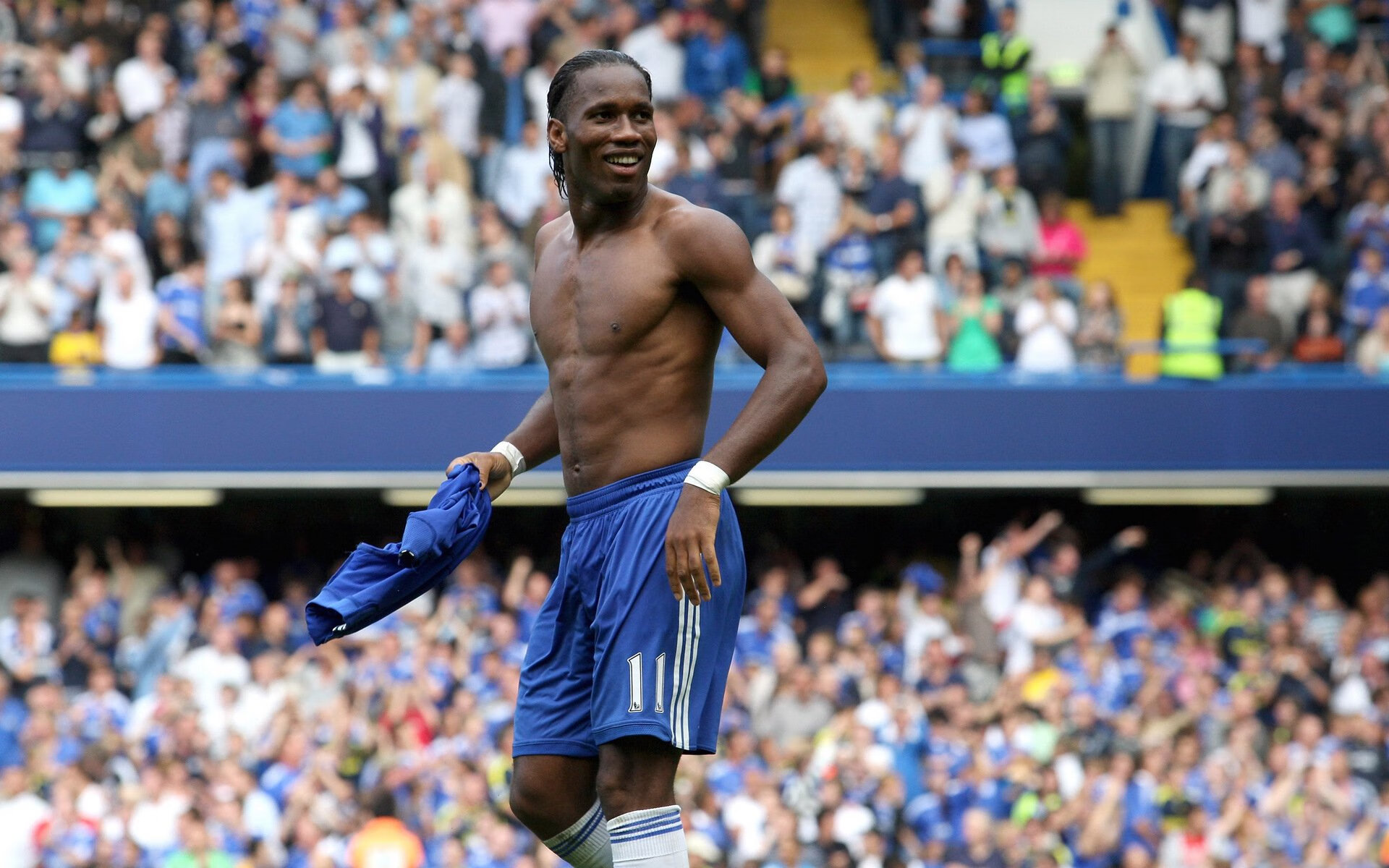 开云体育中国-赛道之外，绿茵之上，黄喜灿的年度争冠之夜