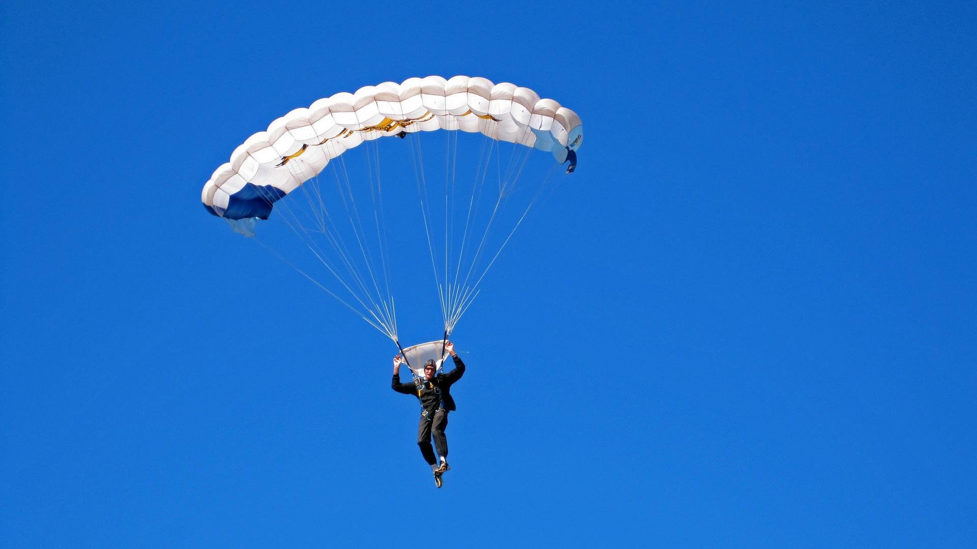 绝境铸就英雄,莫兰特闪耀之夜引领勇士惊天逆转广州队